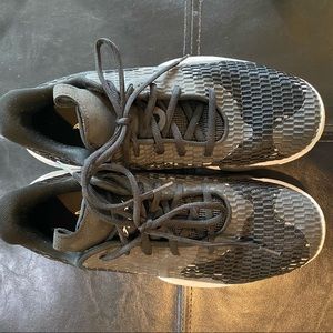 Under Armour Spawn 3 basketball shoes. Unisex mens 9 Womens 10.5